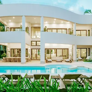 https://cenote-del-mar.quintano-roohotels.com